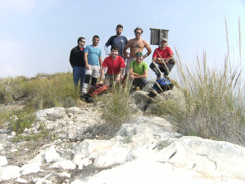 De izquierda a derecha David, Gonzalo, Joaquín, Antonio Manzanera, Adrián, Tomás y Miguel Ángel Sala en la cima del Agudo, 715 mts.